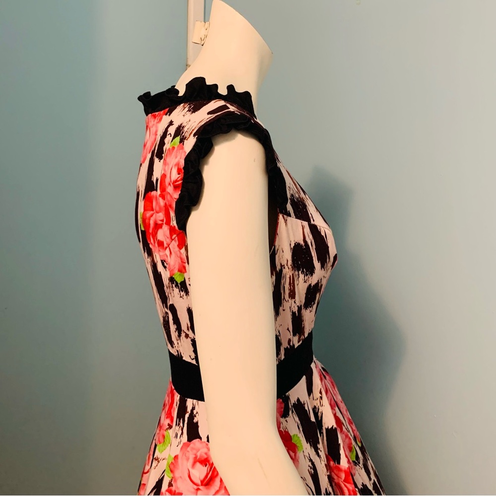 Retro Swing Dress With Roses - Picture 6 of 9